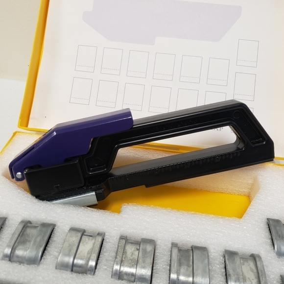 Wonder Press Punch & Emboss System with Hard Case - Picture 2 of 8